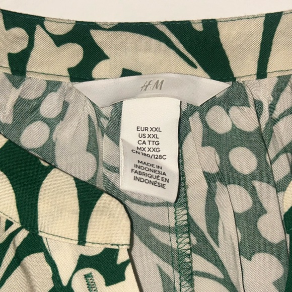 H&M Green and Cream Leaf Pattern Blouse - Picture 2 of 3